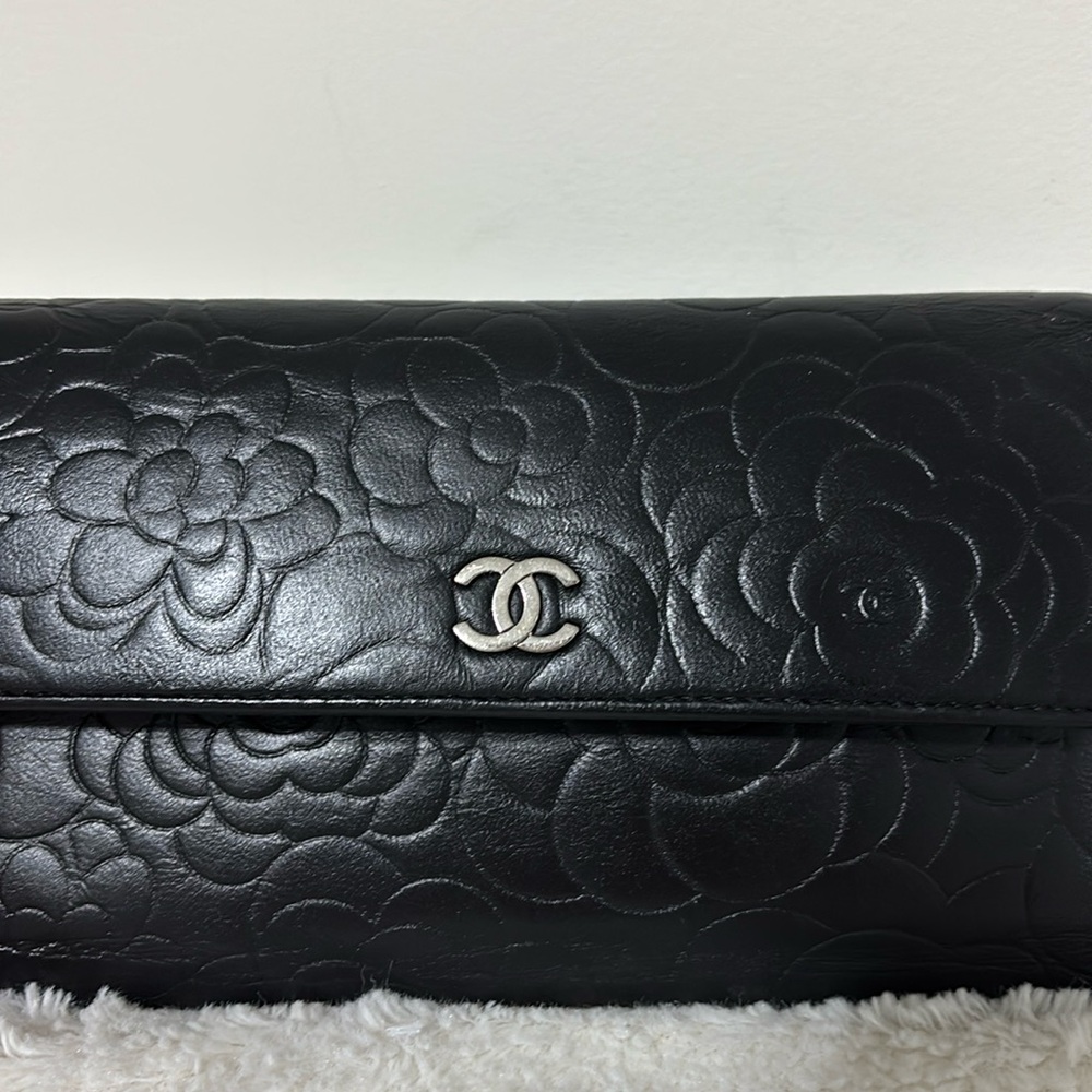 Chanel Authentic Large Black Leather Wallet Camellia Flowers - Picture 7 of 16